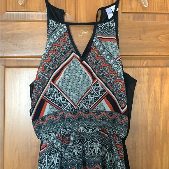 Black and red design dress from Francesca’s - Picture 2 of 5